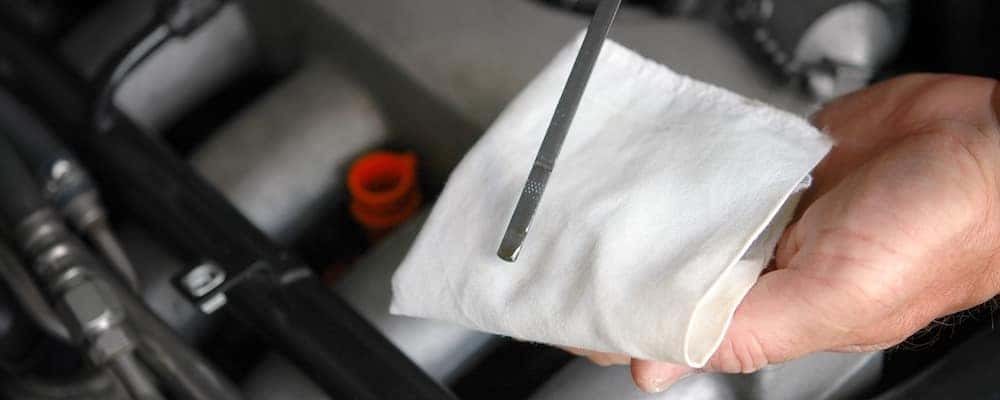 Clean dip stick on white cloth