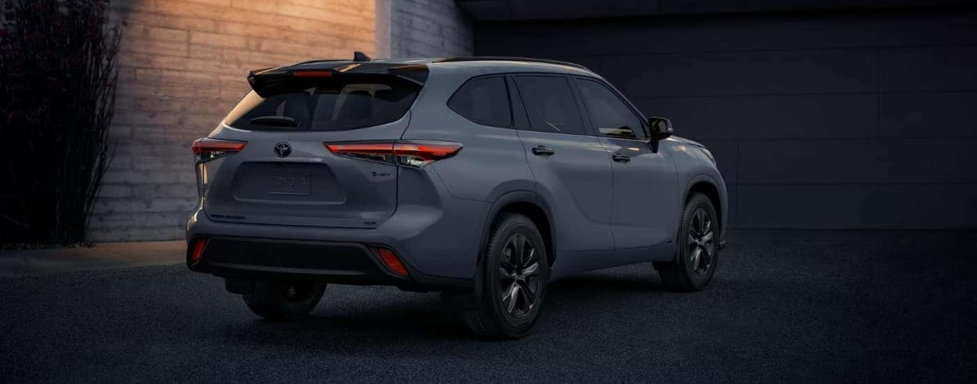 A grey 2025 Toyota Highlander from the rear.