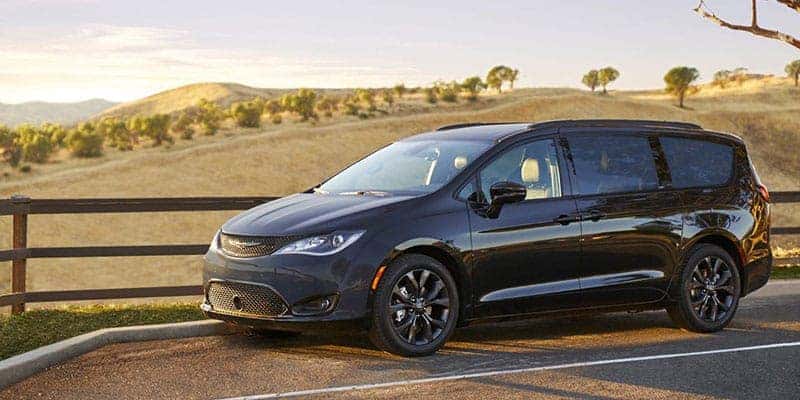 2018-chrysler-pacifica-interior-by-fence