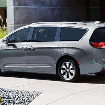 side profile of 2019 Chrysler Pacifica