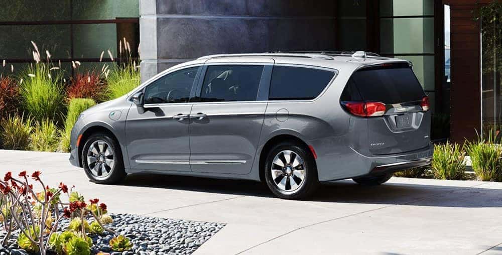 side profile of 2019 Chrysler Pacifica