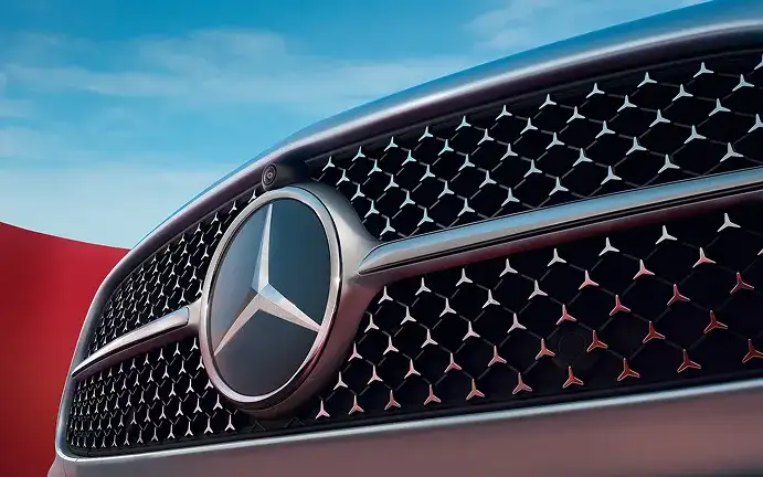 Star-pattern grille and Three-Pointed Star on the C 300 against a red wall.