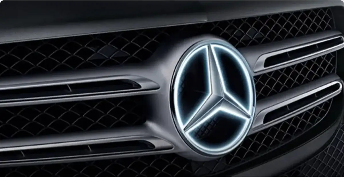 Illuminated Mercedes-Benz Star glowing white at the centre of the GLA grille.