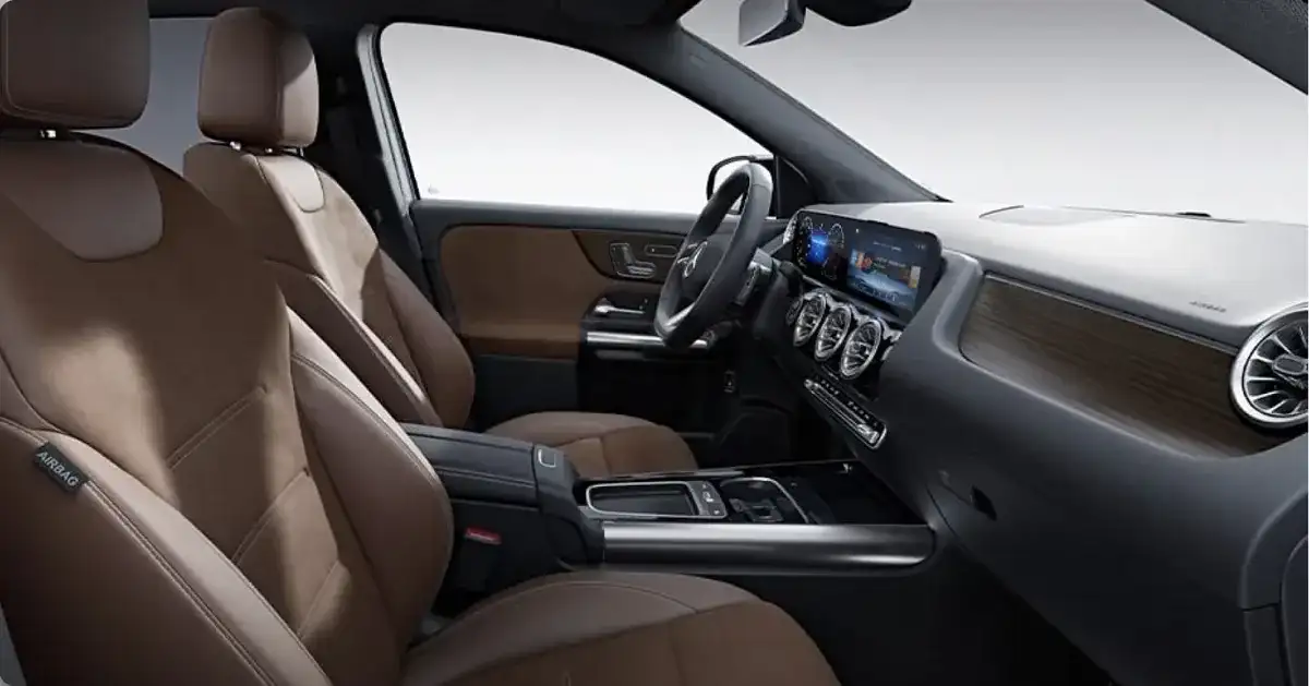 GLA front seats in brown leather with deep side bolsters.