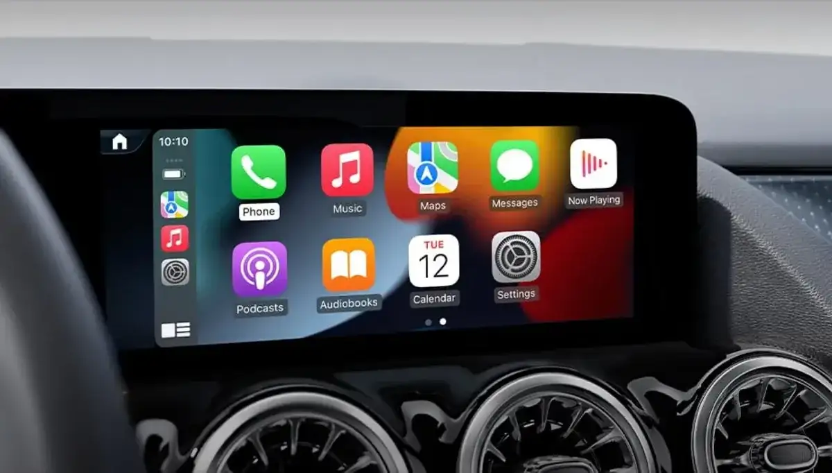 Central touchscreen running the Apple CarPlay interface.