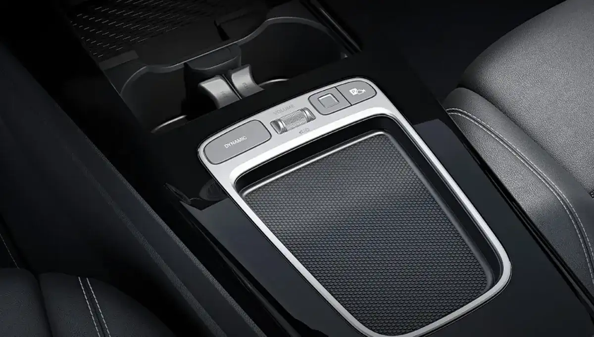 Fingerprint reader below the GLB central touchscreen.