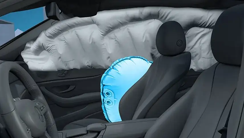 Diagram of the seven air bags positioned throughout the E-Class cabin.