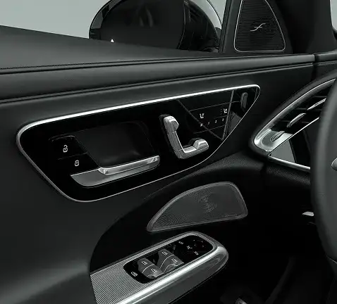 Driver's door panel of the E-Class with seat-shaped power seat controls and memory buttons.