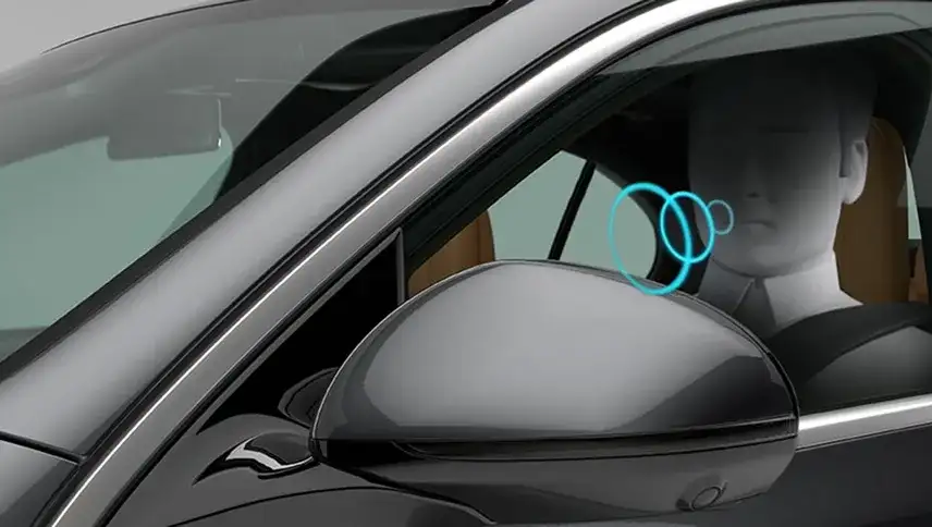 MBUX screen responding to a spoken “Hey, Mercedes” voice command.
