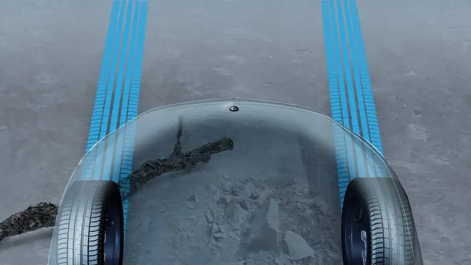 Transparent Hood view showing the rocky ground and front wheels beneath the GLC 300.