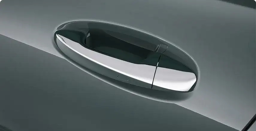 Chrome insert on a door handle recess on a dark green Mercedes-Benz.