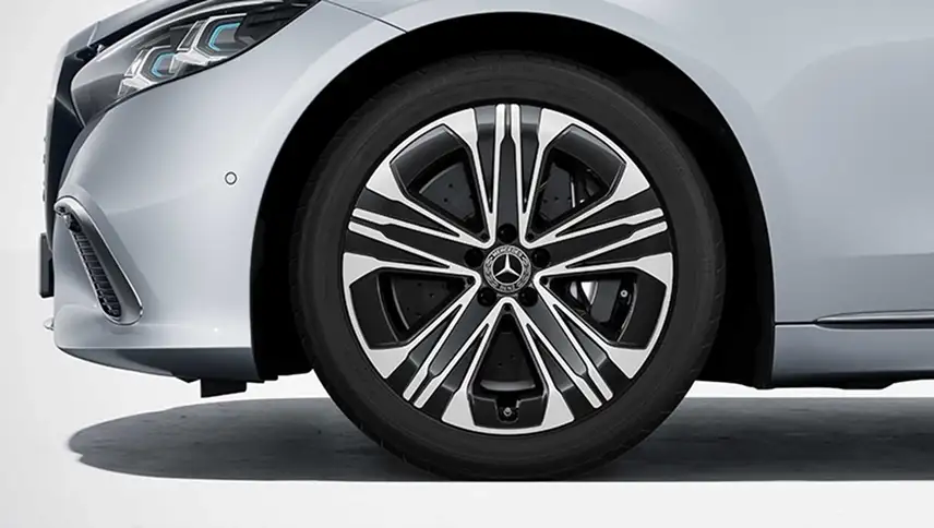 19-inch five-spoke alloy wheel with gloss black accents on a silver S-Class