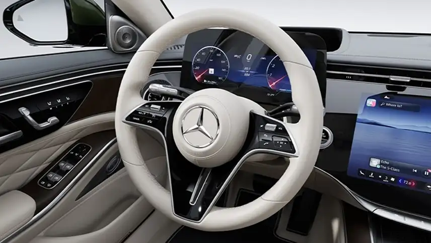 Nappa leather steering wheel in front of the digital instrument cluster
