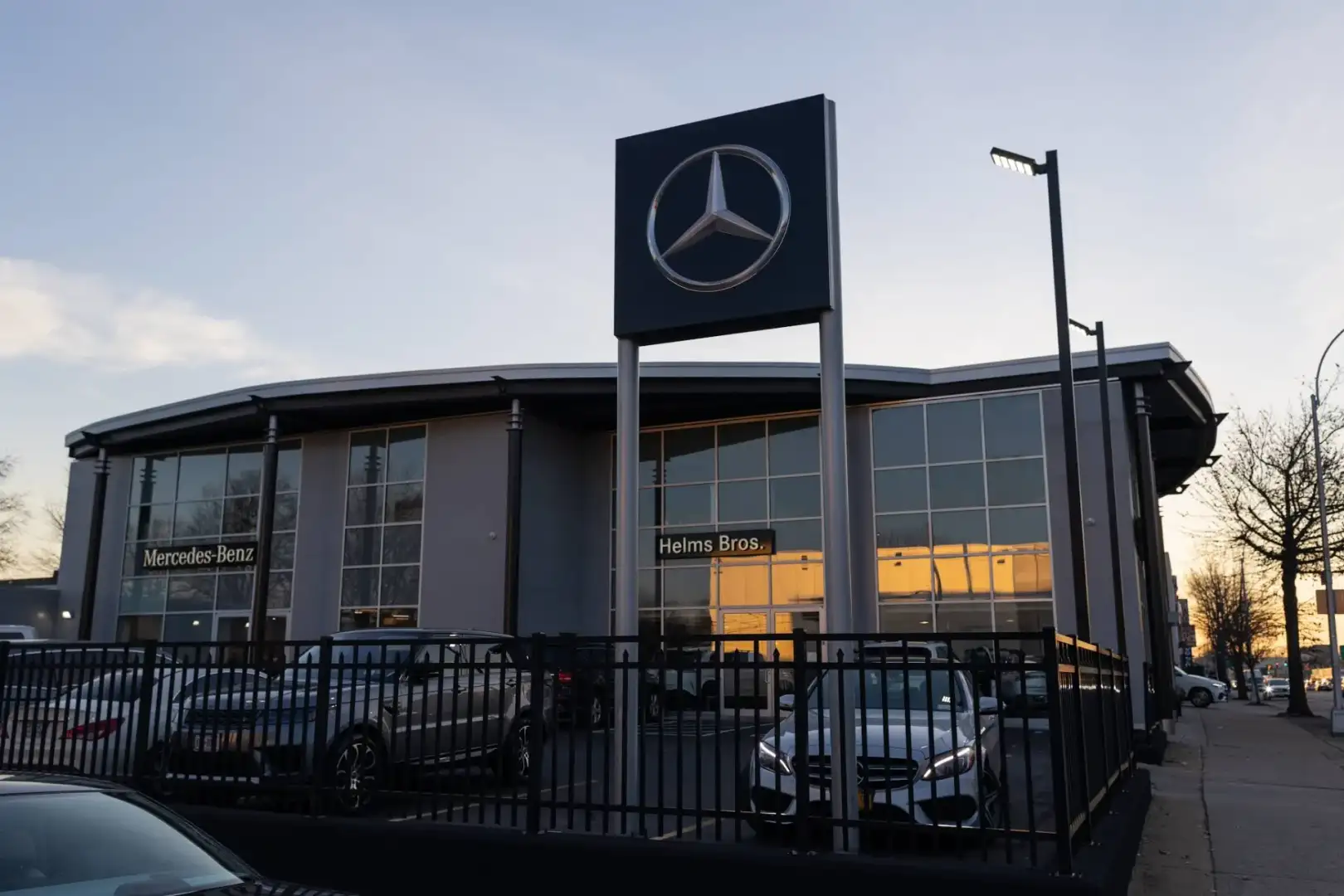 Helms Bros. Mercedes-Benz dealership near Roslyn, NY