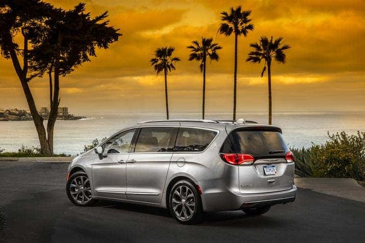 2019 Chrysler Pacifica Research, photos, specs and expertise