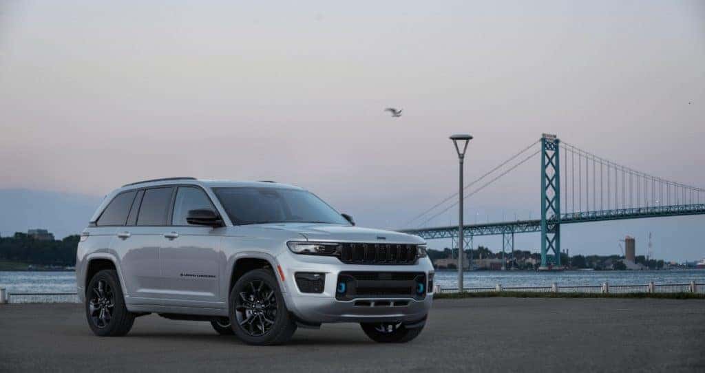 2023 Jeep Grand Cherokee 4xe Named Green 4x4 of the Year