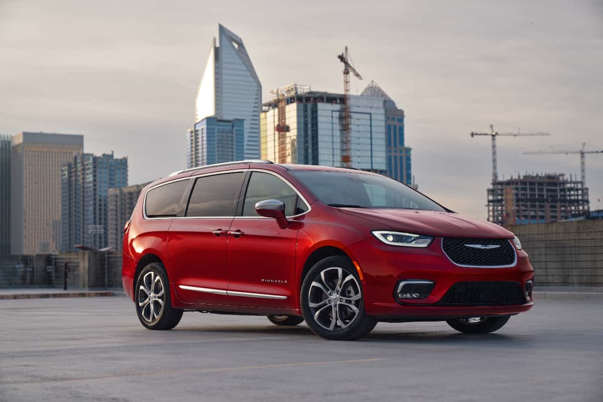 Red Hot Pearl-coat Chrysler Pacifica 2024