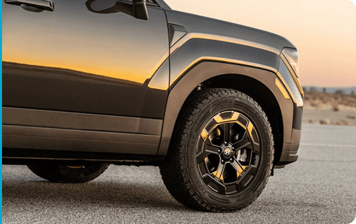 18-inch dark alloy wheels