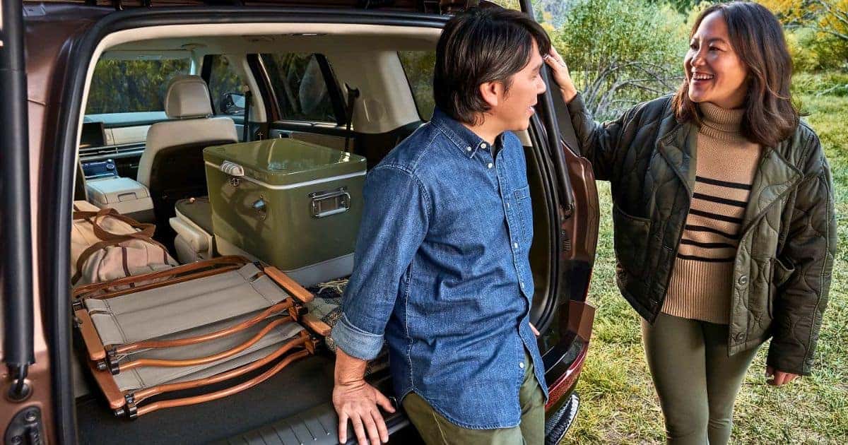 El Hyundai Santa Fe 2026 ofrece un volumen de carga de 79,6 pies cúbicos.