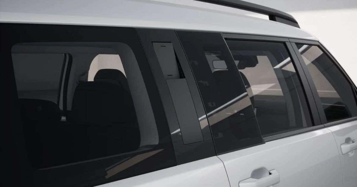 El exclusivo tirador auxiliar del pilar C en el Hyundai Santa Fe XRT 2026.