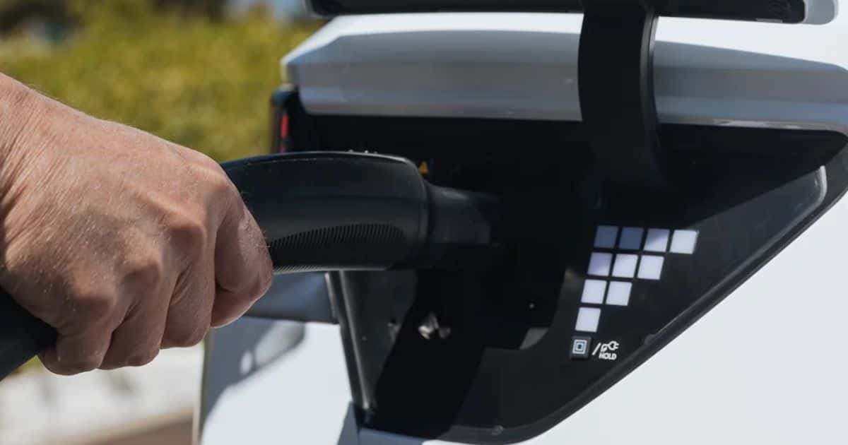 El puerto NACS integrado en el Hyundai IONIQ 5 2026, compatible con el supercargador Tesla.
