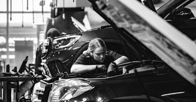 Mercedes-Benz service technician