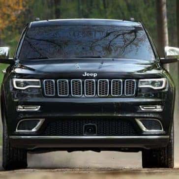 2019-Jeep-Grand-Cherokee-exterior-front-angle