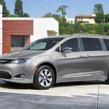 2019-chrysler-pacifica-in-driveway