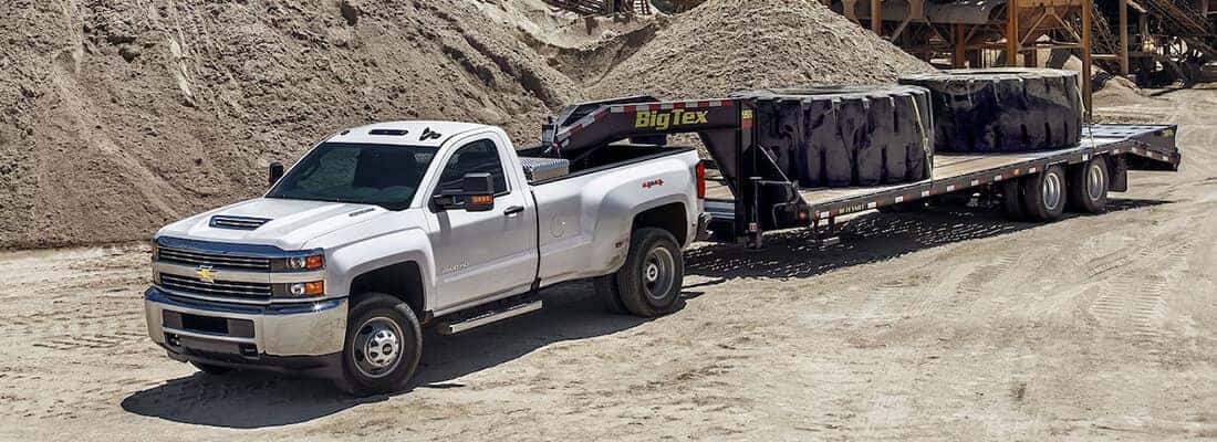 2004 chevy avalanche z71 towing capacity