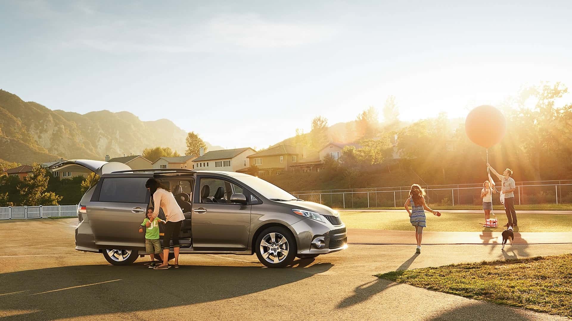 2017 Toyota Sienna SE Premium Predawn Gray Mica family