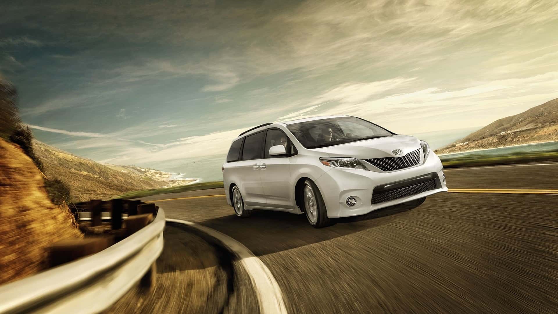 2017 Toyota Sienna SE Super White driving