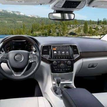 2019 Jeep Grand Cherokee front interior