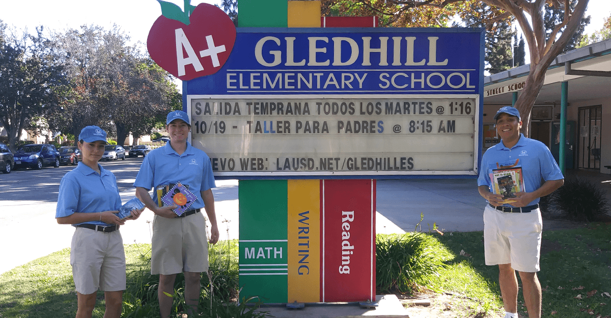 Hill, Bjelica Take Book Mobile To Hennepin Elementary