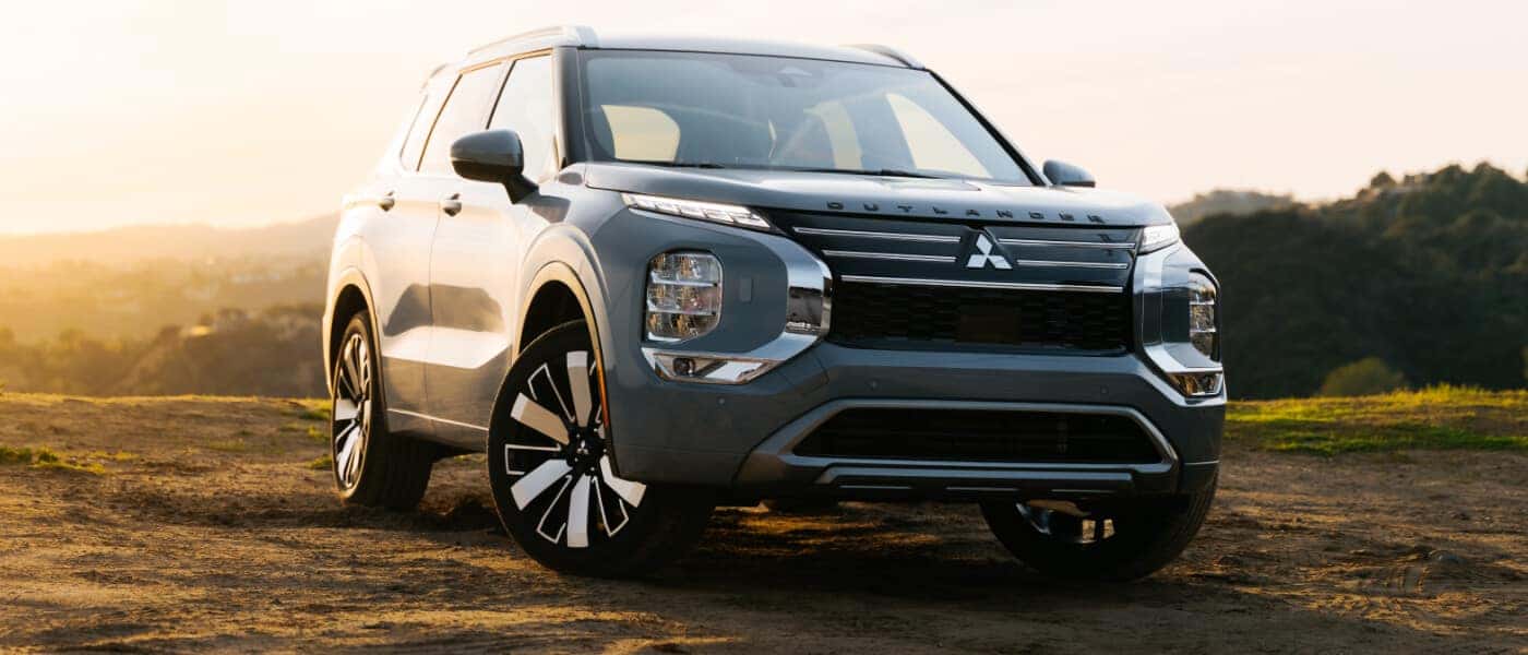 2025 Mitsubish Outlander Exterior Front At Sunrise