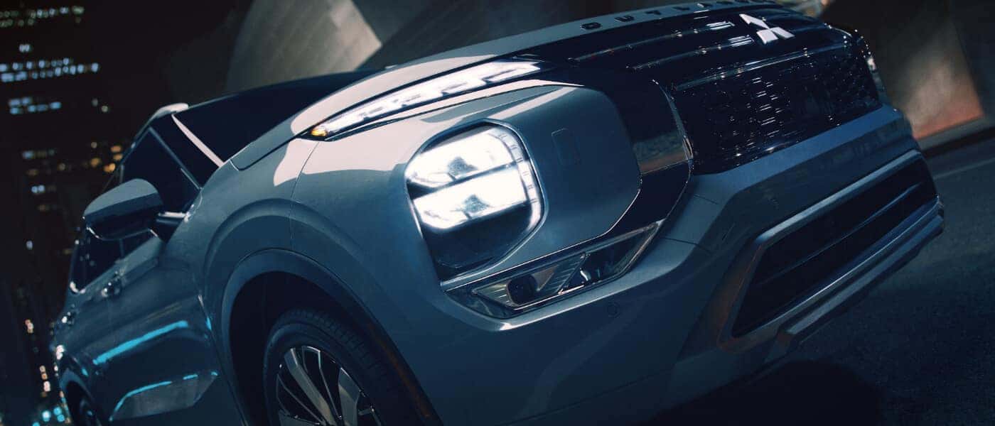2025 Mitsubish Outlander Exterior Front View At Night