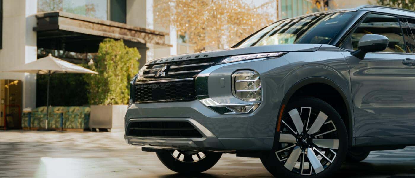 2025 Mitsubish Outlander Exterior Side View By Buildings