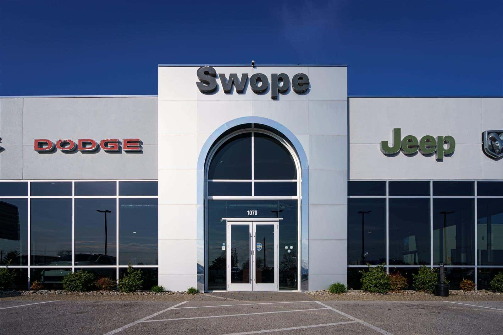 Front entrance of Swope Chrysler Dodge Jeep Ram