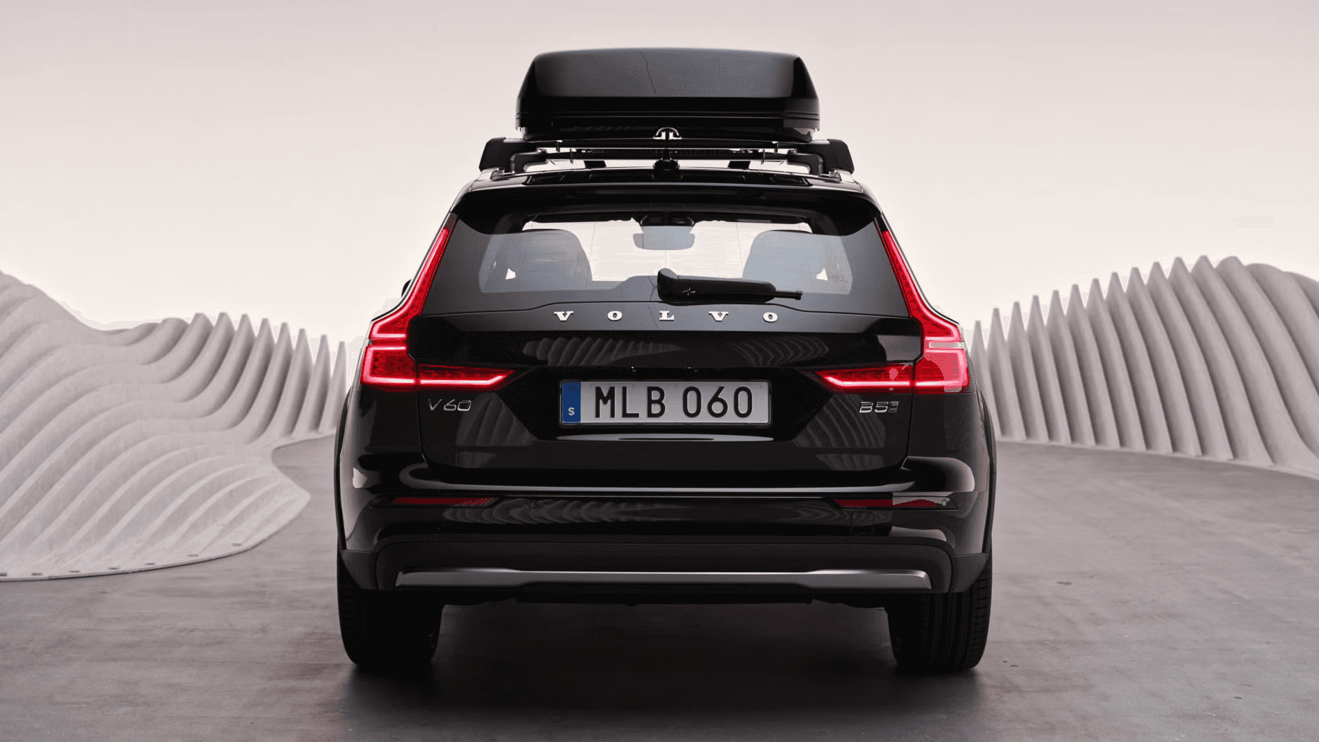Off-Road Capability of the 2025 Volvo V60 Cross Country | Volvo Cars ...